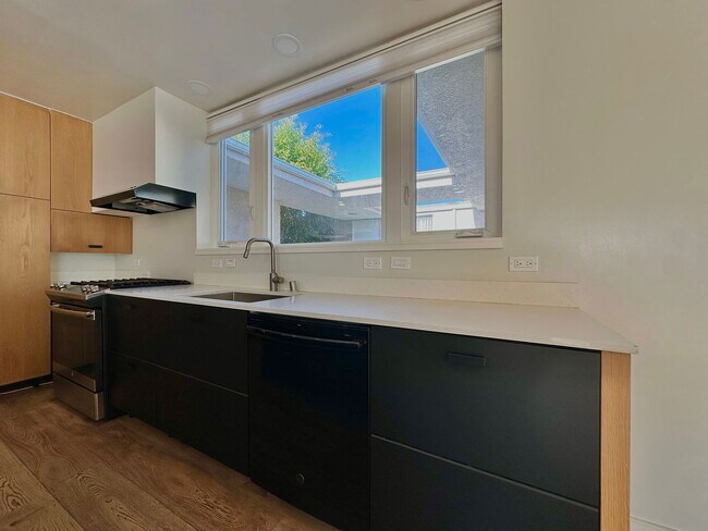 Photo - 932 Maltman Ave Unidad 12