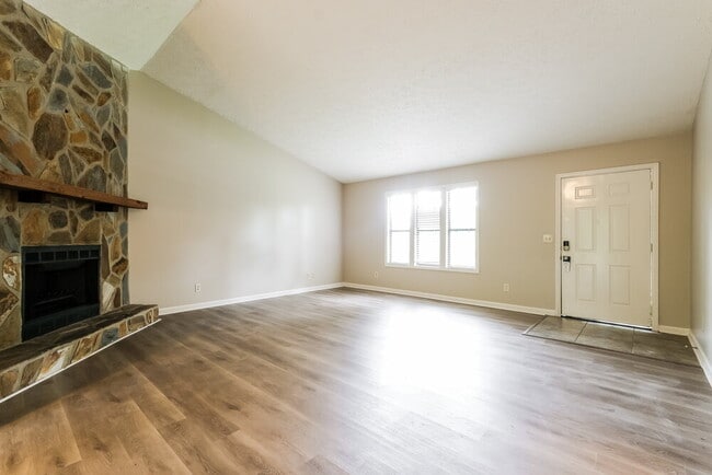319 Knollwood Ln