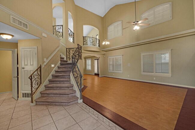 Photo - 1561 Via Appia St