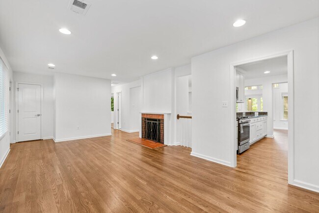 Photo - 3BR/4BA - Silver Spring Rambler on Quiet Cul-de-Sac Near Sligo Creek Park
