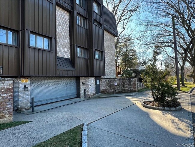 Photo - 130 S Middle Neck Rd Unit 2