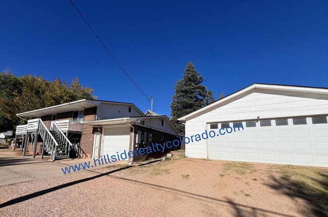 Building Photo - Charming West Side Upper-Level Duplex for ... Unit Upper #1