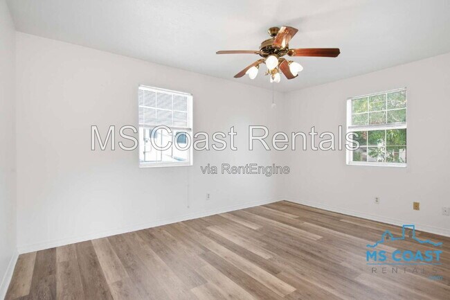 15317 Waycross Dr