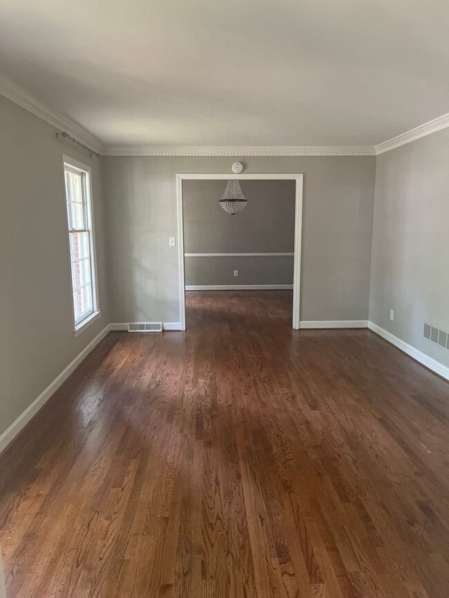 10 Queensbury Rd