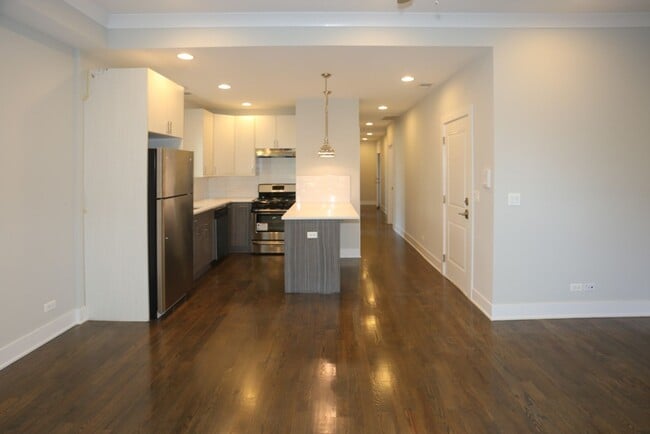 Building Photo - 3919 N Janssen Ave