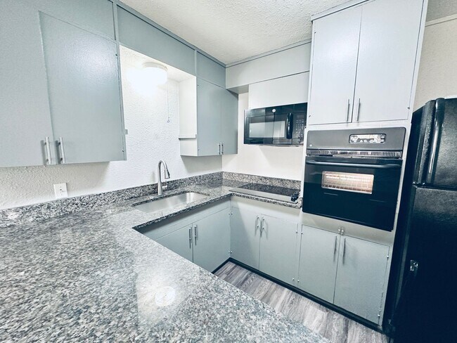 Photo - Fabulous landmark Downtown Austin property! Great downtown neighborhood!