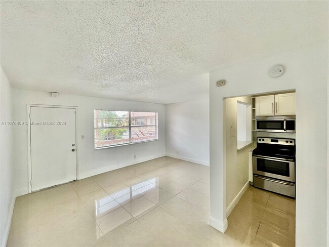 Photo - 241 SE 9th Ave Condominio Unidad 207