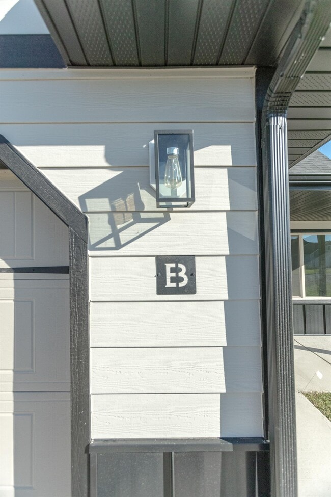 Photo - 3910 St Marys - B St