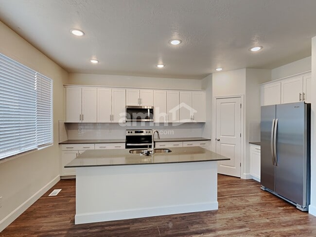 Photo - 2222 E Silverado Ln