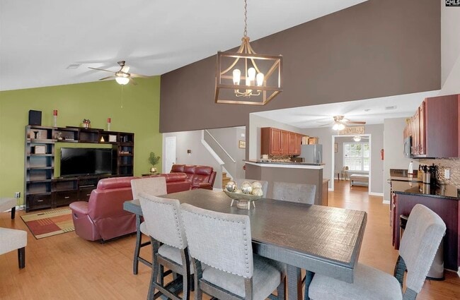 946 Farnsworth Dr