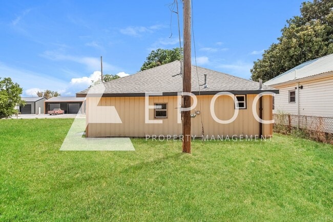 Photo - 635 E 3rd St