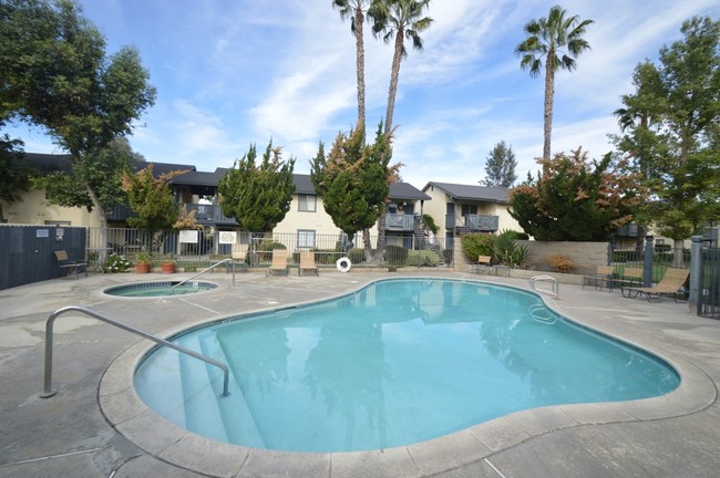 Pool and spa - Franklin Terrace Apartments