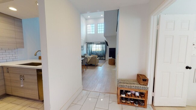 Photo - Bright 3 Bed 2 Bath Furnished Condo Available for Long Term Lease