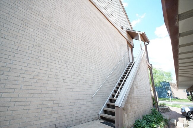 Building Photo - 8263 Sands Point Dr Unit 170