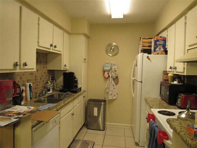 Building Photo - 2350 Bering Dr Unit 111