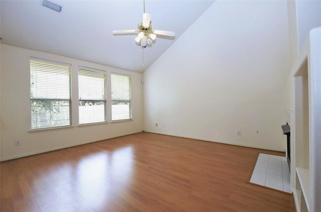 4602 Rainbow Valley Ct