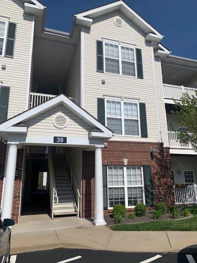 Building Photo - Beautiful Condo! Unit #206