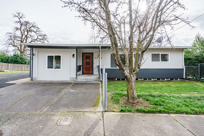 Building Photo - B & K Properties 2 Unit 4 Bedroom Rental