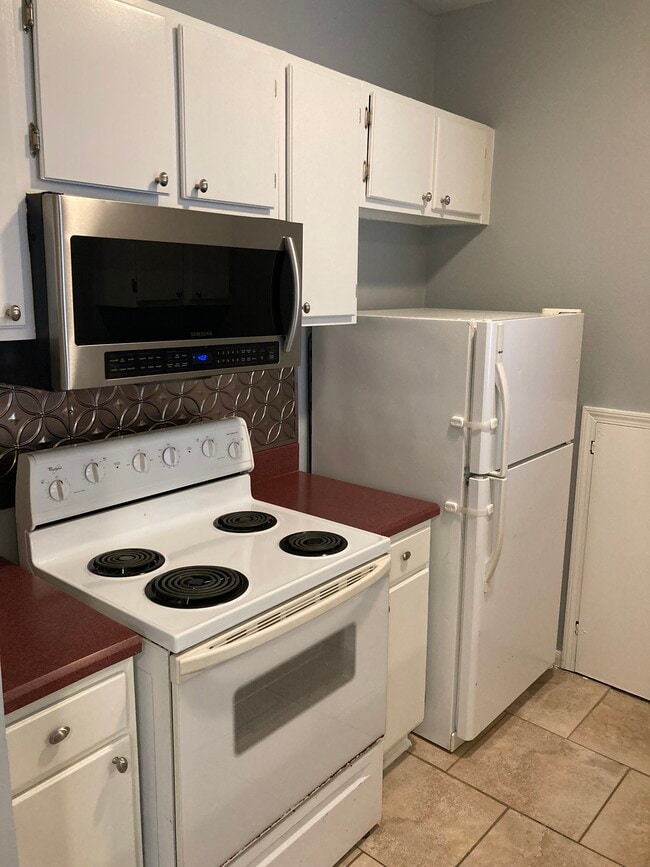 Photo - 13715 Kenner Ave Unidad D