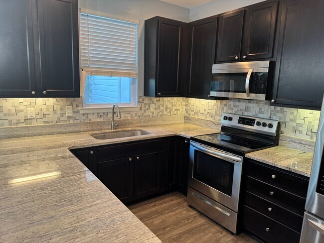 Photo - 1705 Halesworth Ln