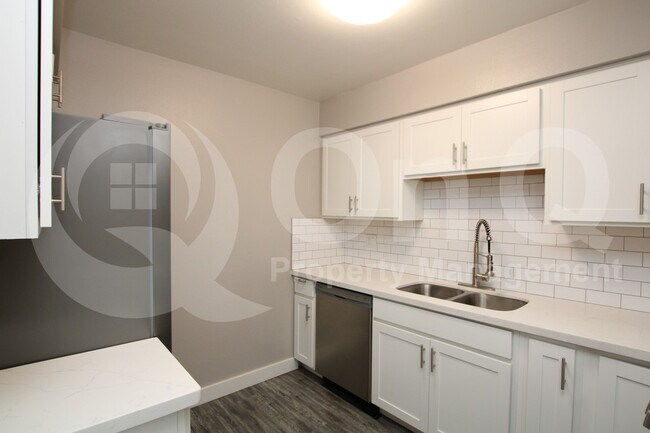 Photo - 3228 E Crescent Ave