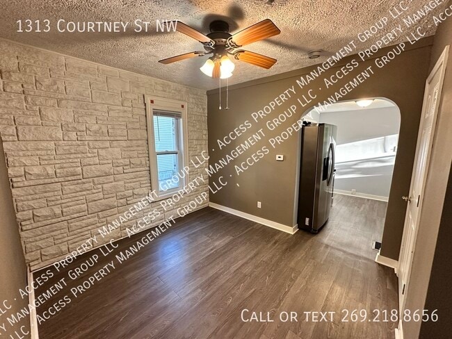 Photo - 1313 Courtney St NW