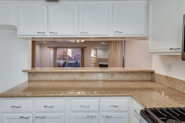 Photo - 321 W Dryden St