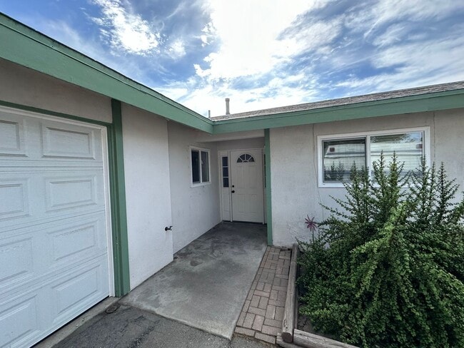 4 BD/ 2 BA House - Sunnymead Blvd. - 4 BD/ 2 BA House - Sunnymead Blvd.