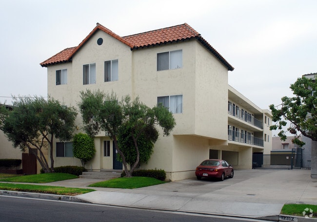 Building Photo - 12304 Grevillea Ave. Rental