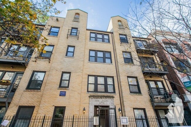 Photo - 916 W Dakin St Unit 403