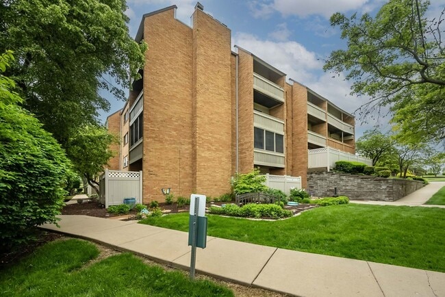 Two Bedroom, 2 Bath Creve Coeur Condo - Two Bedroom, 2 Bath Creve Coeur Condo