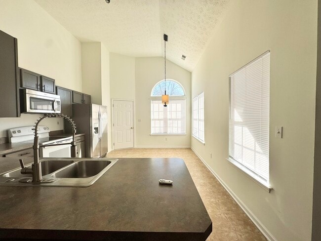 Photo - 881 Gerardi Rd