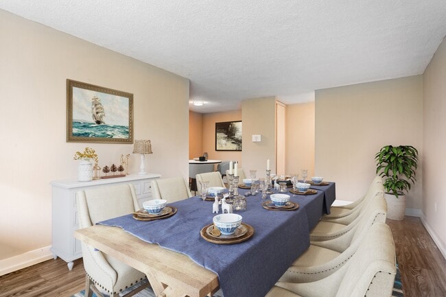 Photo - 40 Tuxedo Court