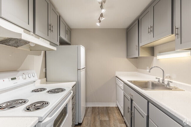 1BR, 1BA - 750SF - Kitchen