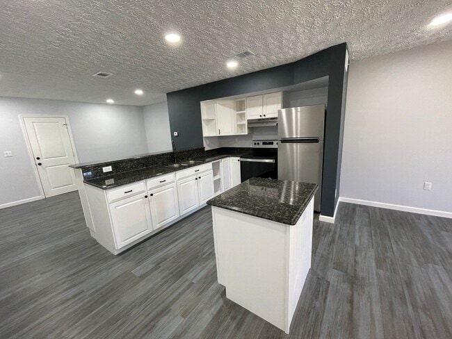 Photo - 112 Parker Village Cir