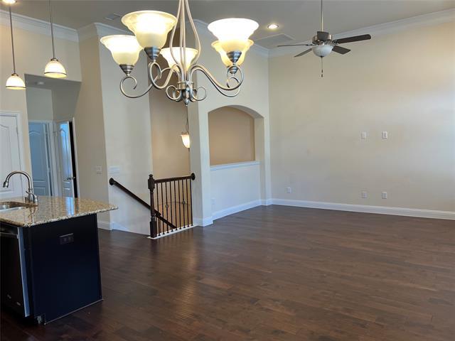 Photo - 587 Hampshire Dr