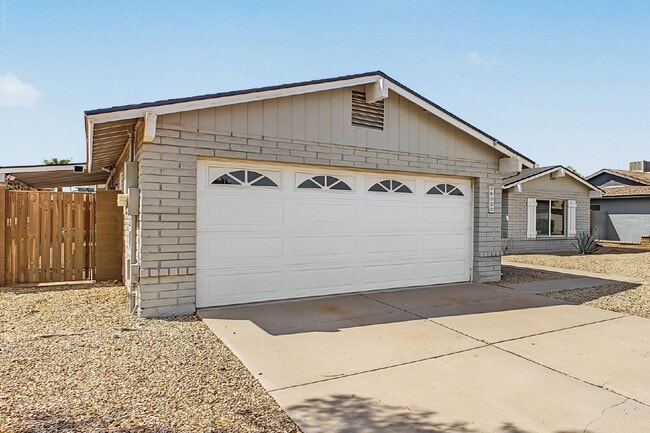 10222 N 52nd Dr