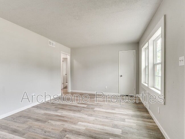 Photo - 2312 Mustang St
