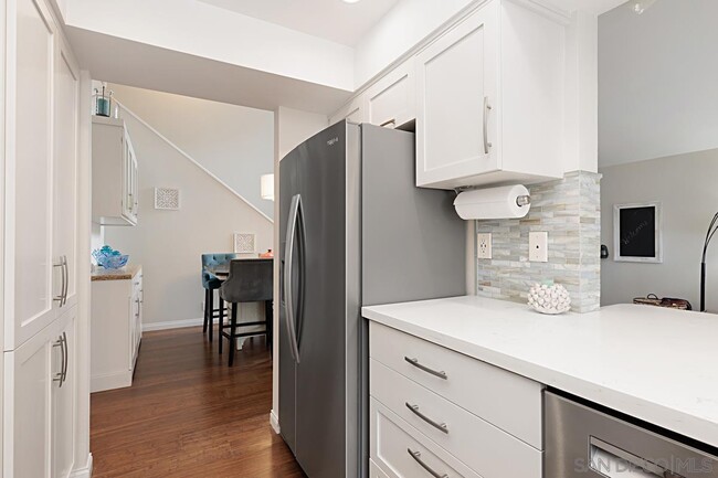 Photo - 542 Via De La Valle Townhome