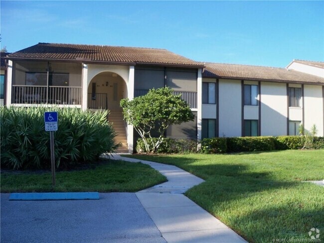 Building Photo - 2114 SW Silver Pine Way Unit B2 Rental