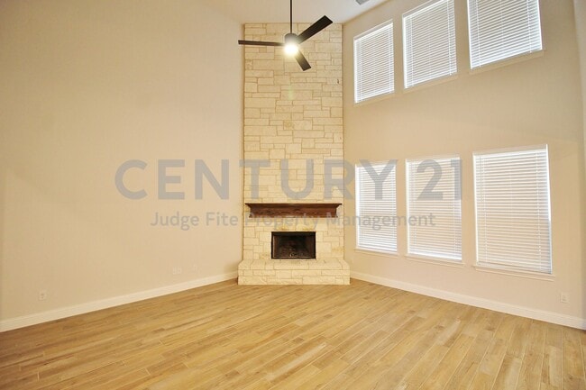 Photo - Stunning, 2-Story 4/2.5/2 Residence in Man...