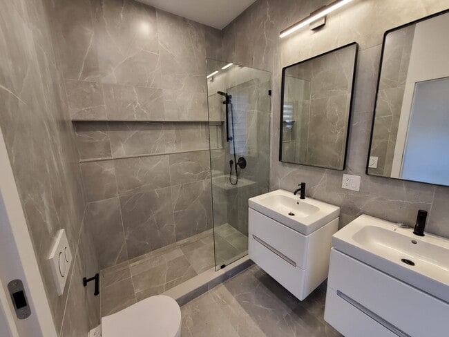 Photo - 157 W 9th St