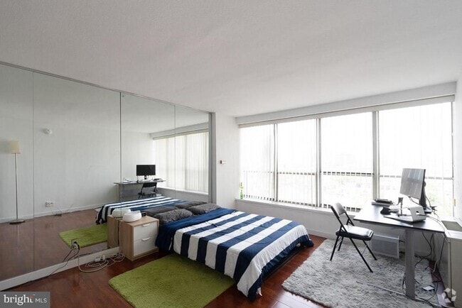 Building Photo - 224-30 W Rittenhouse Square Unit 1915B