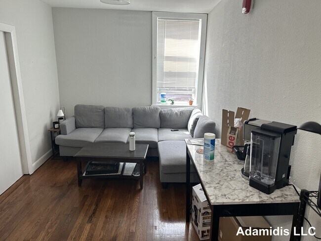 Photo - 722 E 6th St Unit 1R