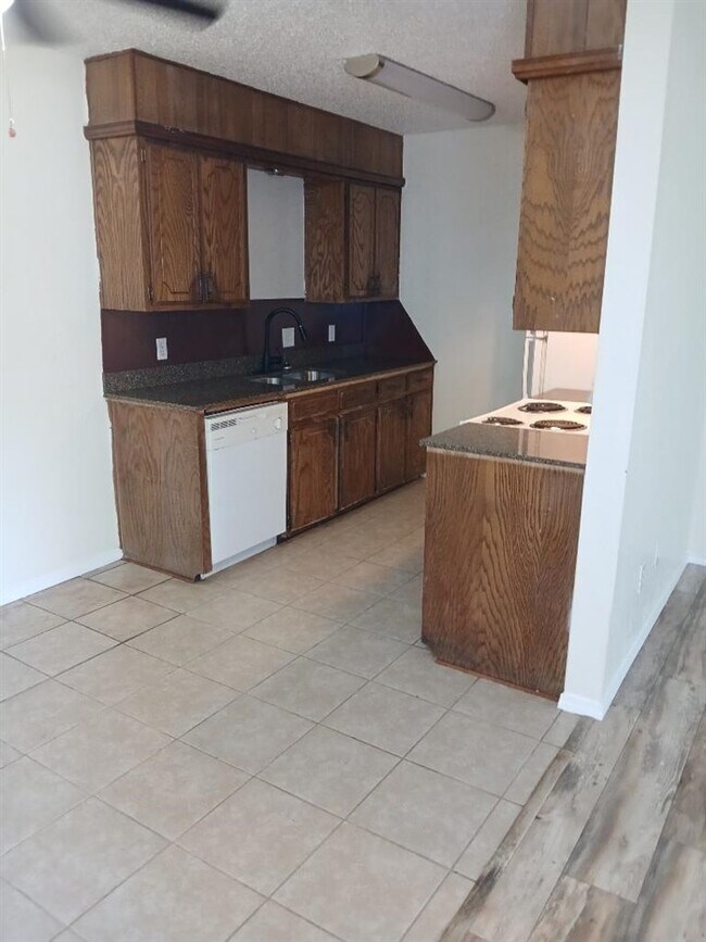 Photo - 2111 NW Lindy Ave Unit H7