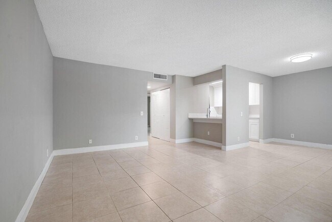 Building Photo - 516 Meadows Cir Rental