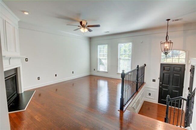 Photo - 2430 Natoma Ct SE