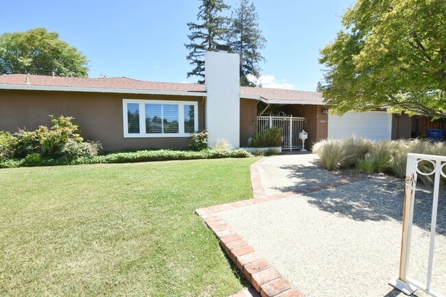 Building Photo - Well Maintained 3 Bedroom 2 Bath Home in Highly Desirable Saratoga Neighborhood!