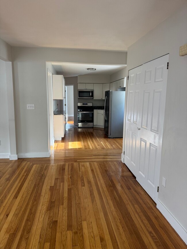 Building Photo - 21 Medford St Unit 1