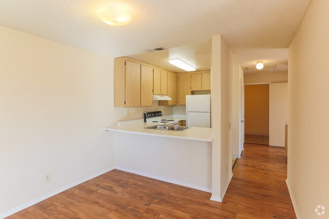 2BR, 1BA - 776 SF
